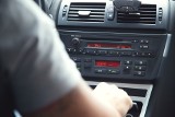 Poznań: Straż pożarna zagłuszy sygnał radia w samochodach? Dzięki temu ma szybciej dotrzeć na miejsce wypadku
