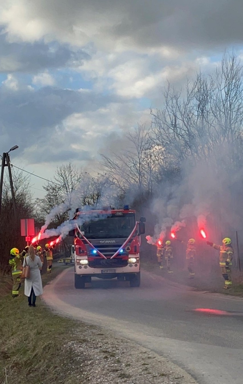 Nowy wóz strażacki dla Ochotniczej Straży Pożarnej z Kośmina w gminie Grójec. Zobacz zdjęcia z uroczystego przekazania