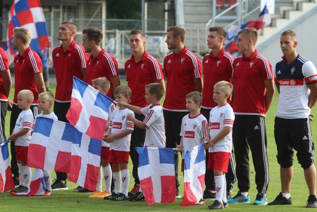 Piłkarze Górnika Zabrze podczas prezentacji drużyny przed nowym sezonem