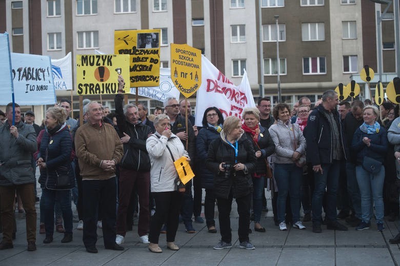 Strajk nauczycieli. Co z maturami 2019? Młodzież nie ukrywa zaniepokojenia