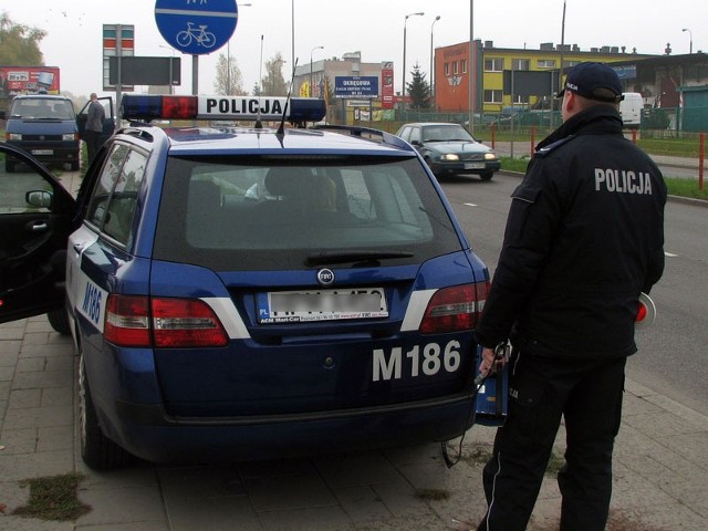 27-latek usłyszał już zarzut podrobienia dokumentu, a za posługiwanie się sfałszowanym prawej jazdy odpowie teraz przed sądem