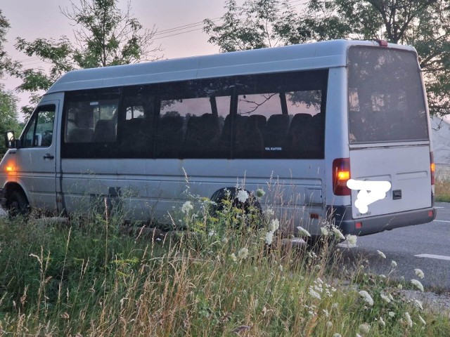 Policjanci zatrzymali busa do kontroli w Tokarni.