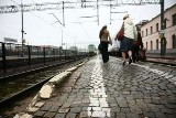 Zima sparaliżowała kolej. Ludzie uwięzieni w pociągach stojących pod Warszawą. Gigantyczne opóźnienia. 