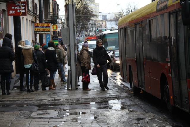 Piesi nie mają w Lublinie łatwego życia. O ich komfort i bezpieczeństwo upominają się wolontariusze projektu "Miasto dla ludzi"