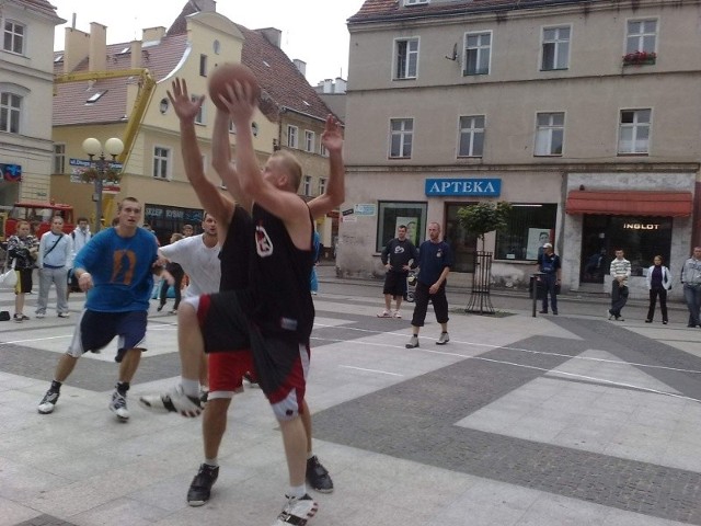 Od kilku edycji Team Sport Streetball znów rozgrywany jest na placu Polonii Amerykańskiej.