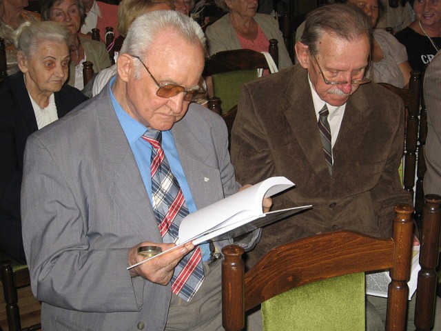 Włodzimierz Bogucki (z lewej) zawsze uczestniczył w spotkaniach dotyczących pionierów, historii Zielonej Góry (za zdjęciu w Muzeum Ziemi Lubuskiej)