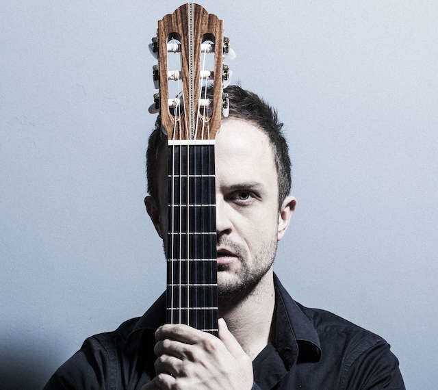 Solistą jutrzejszego koncertu w Dworze Artusa będzie Krzysztof Meisinger, gitarzysta, laureat wielu konkursów muzycznych