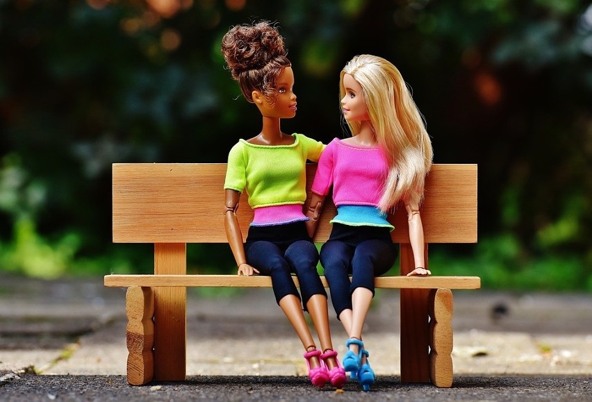 Nowa lalka Barbie popiera związki homoseksualne