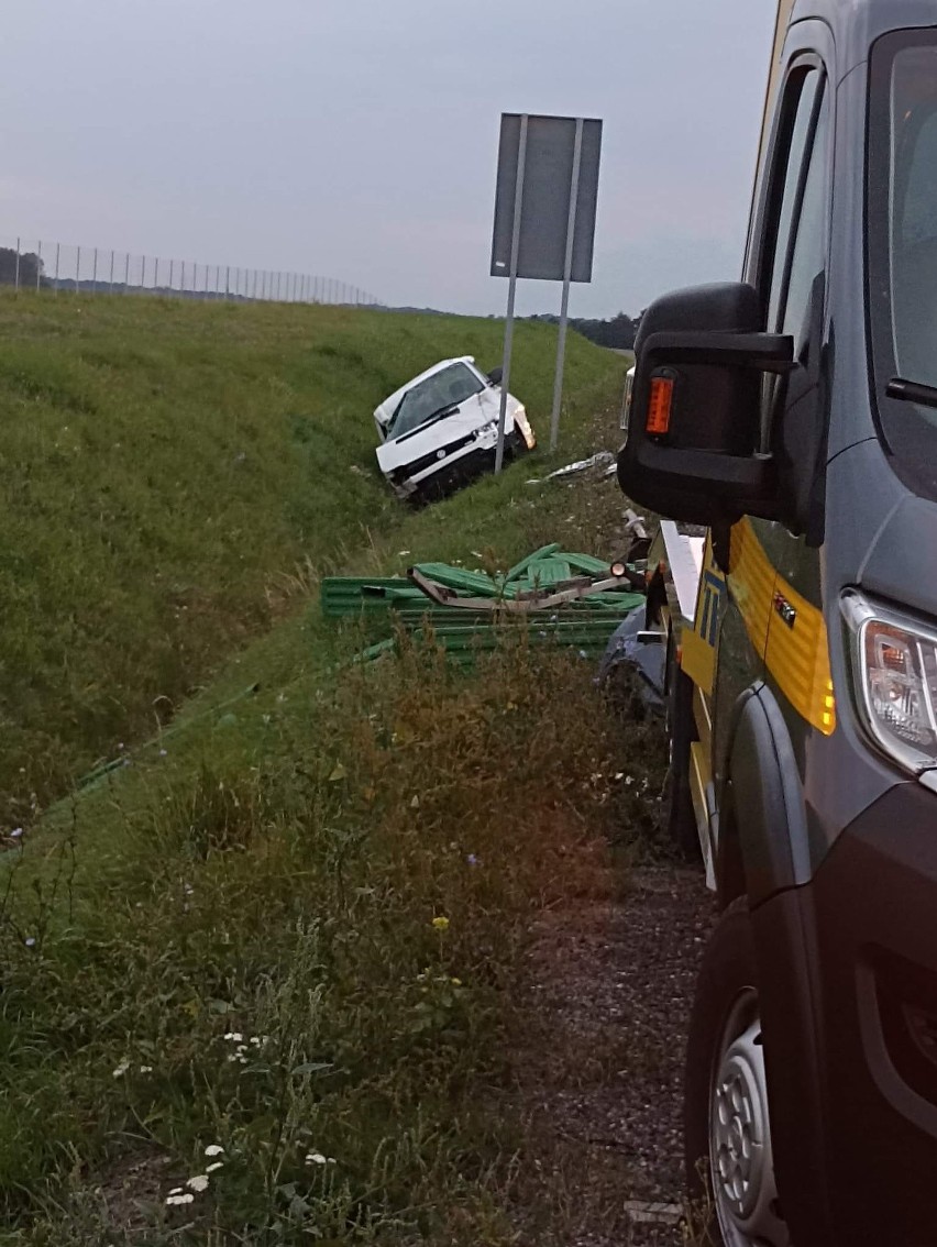 Wypadek na A4 pod Wrocławiem. Bus przeleciał nad barierami rozdzielającymi jezdnię!