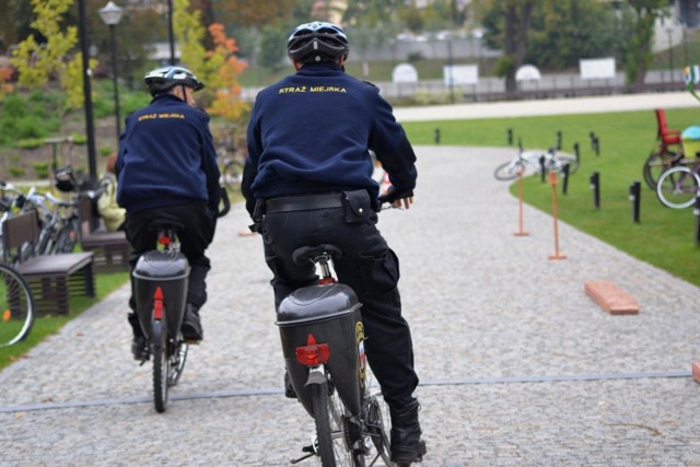 Patrole rowerowe pojawiają się na ulicach wielu miast w całym kraju.