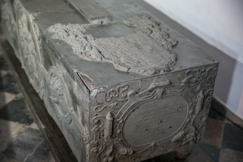 Wyjątkowe wydarzenie: z Wawelu wywieźli sarkofagi [WIDEO, ZDJĘCIA]