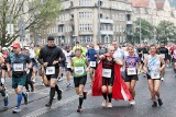 Zawodnicy na trasie 22. Poznań Maratonu. Biegliście? Znajdźcie się na zdjęciach!