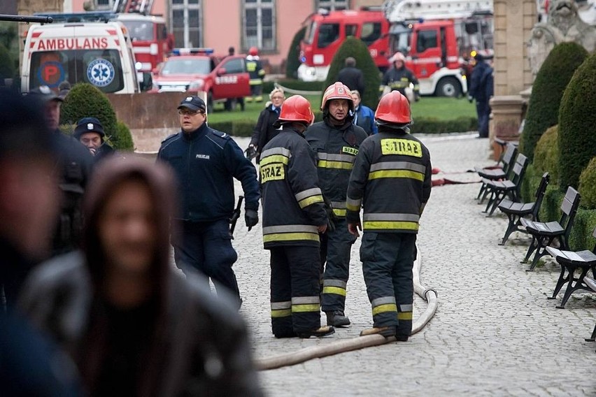 Pożar zamku Książ, płonie dach, 10.12.2014