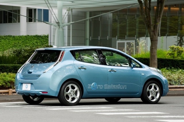 Elektryczny Nissan Leaf.