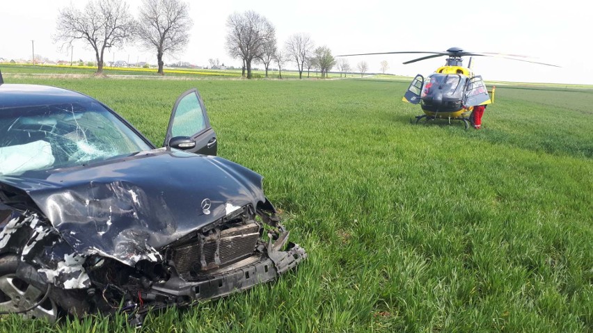 Dwie osoby poszkodowane w wypadku w gminie Sędziszów. Dziecko zabrał śmigłowiec Lotniczego Pogotowia Ratunkowego