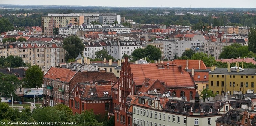 Nowy komin gotowy. To jedna z najwyższych budowli Wrocławia. Ależ widok!