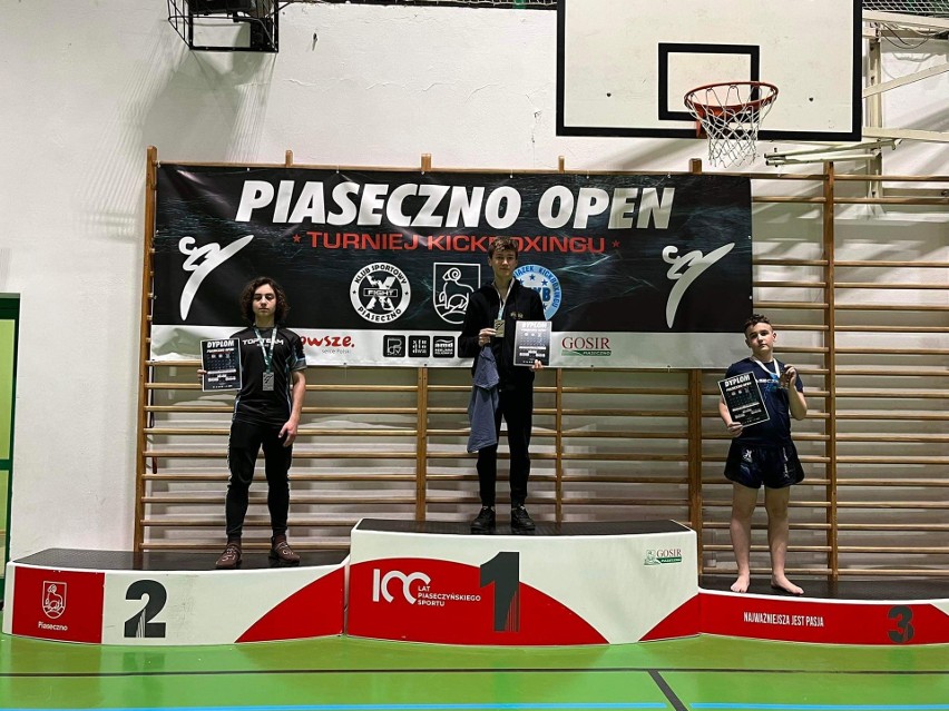 Osiem medali ekipy Wielicko-Gdowskiej Szkoły Walki Prime w turnieju Piaseczno Open w kickboxingu [ZDJĘCIA]