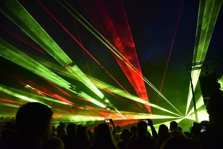 Rumia. Lasery rozbłysły nad miastem. Świetlna Noc w Parku Starowiejskim. ZDJĘCIA