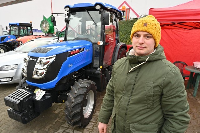 - Nowe ciągniki do sad&oacute;w powinny się cechować nisko położonym środkiem ciężkości, aby były mniej wywrotne - m&oacute;wi Patryk Tadie' z firmy Agromar w Chobrzanach koło Sandomierza.