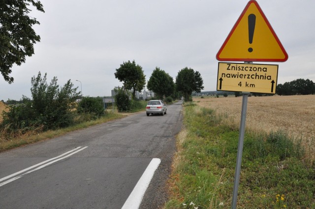 Teraz ul. Wygodzka jest wąską, dziurawą drogą. Po przebudowie będzie to szeroka ulica, przystosowana do przejazdu ciężarówek, które nie będą wjeżdżały dzięki temu do Olesna.