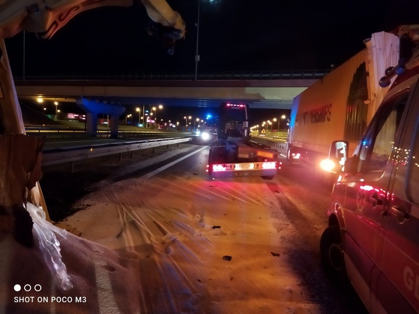Śmiertelny wypadek na Obwodnicy Trójmiasta 24.05.2021 r. Zderzyły się dwa samochody ciężarowe, nie żyje jedna osoba