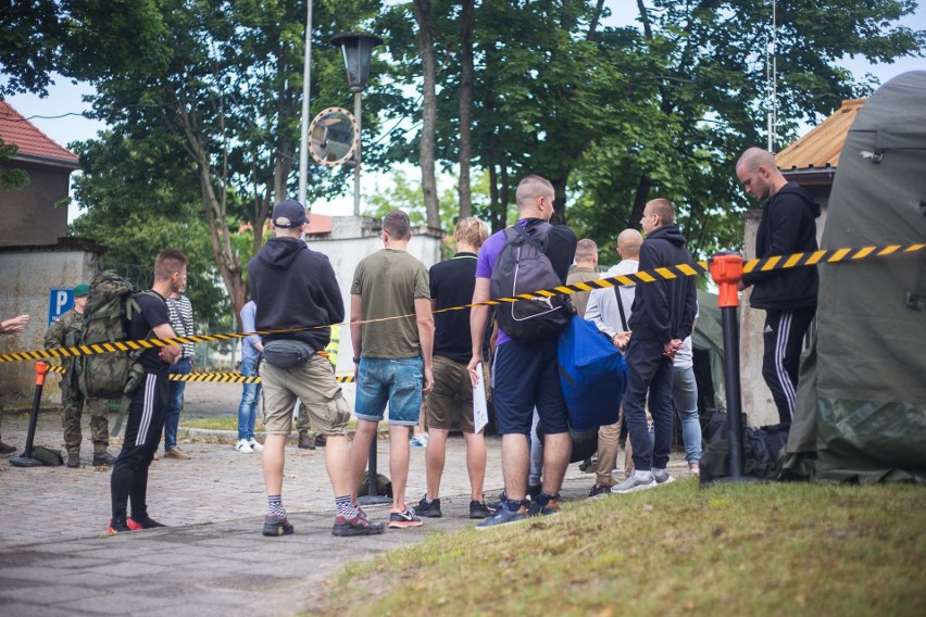 Więcej wojska w wojsku. Niebieskie berety wcielają do dobrowolnej zasadniczej służby 