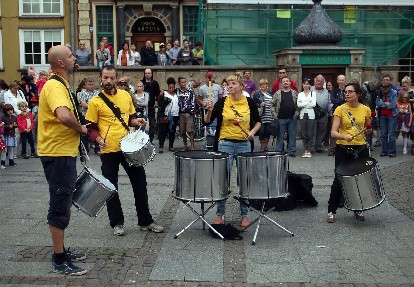 W Gdańsku rozpoczął się SambaFEST. Na Długim Targu słychać było gorące rytmy [ZDJĘCIA,WIDEO]