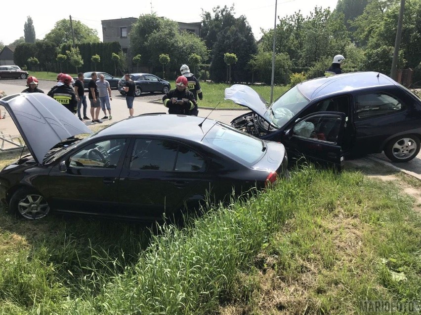 Dwa samochody zderzyły się dziś o godz. 11.30 na ul....