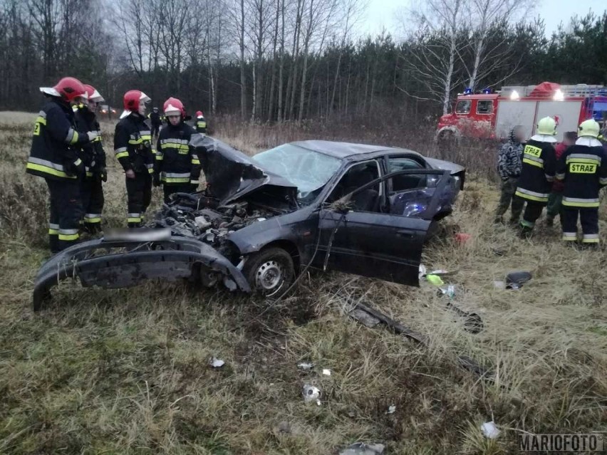 Wypadek w Kuźnicy Katowskiej. Auto dachowało, trzy osoby są poważnie ranne. Kierowca był pijany