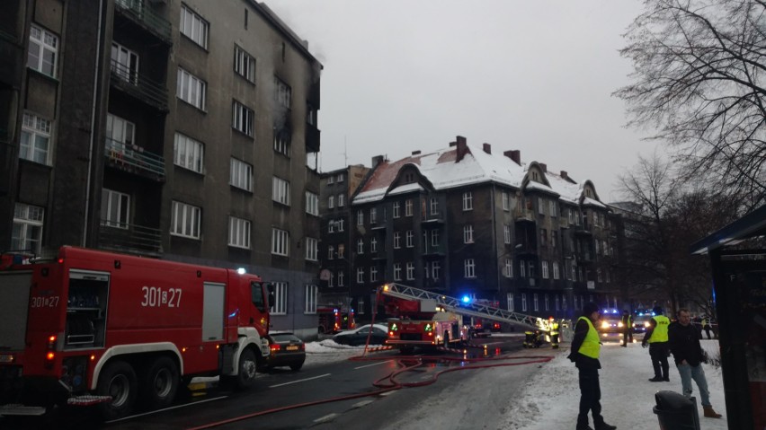 Pożar w Katowicach wybuchł w niedzielę około godz. 15 w...