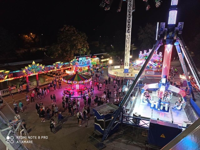 Lunapark w Sosnowcu nocą jak La Vegas.Zobacz kolejne zdjęcia. Przesuwaj zdjęcia w prawo - naciśnij strzałkę lub przycisk NASTĘPNE