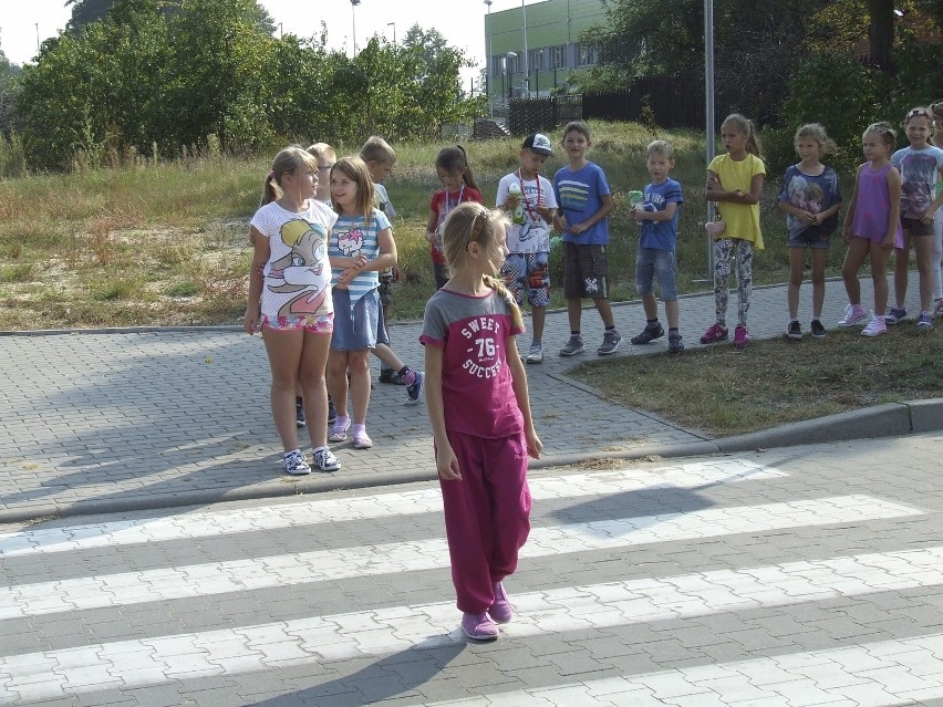 Uczniowie z Solca Kujawskiego uczyli się przechodzenia przez jezdnię