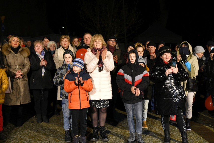 Jedyny w swoim rodzaju sylwester pod gwiazdami w Łopusznie. Był naprawdę wyjątkowy, bo Łopuszno właśnie stało się miastem! Zobacz zdjęcia