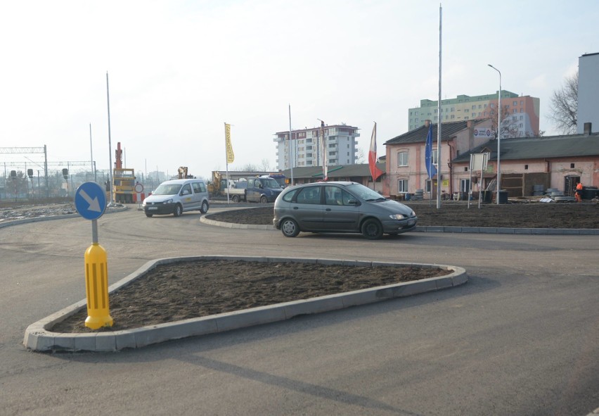 Budowa trasy N-S w Radomiu. Można jeździć rondem na ulicy Szklanej, ale tylko warunkowo 