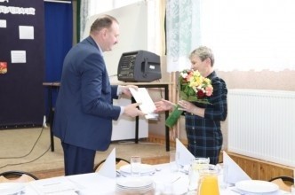 Wyjątkowy Dzień Edukacji Narodowej w Tuchomiu. Wójt docenił pedagogów