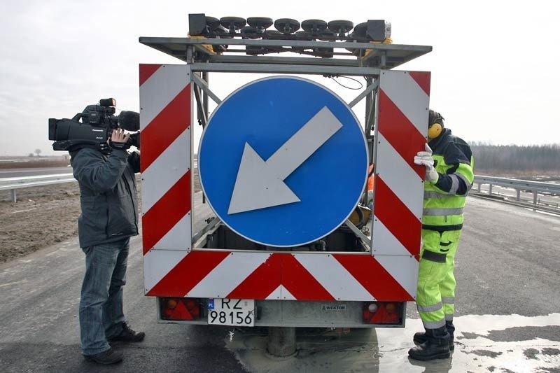 Pęknięcia w autostradzie. Inspektorzy z GDDKiA w Rzeszowie na A4