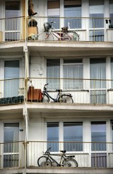 Wrocław: Pijany wspiął się po rynnie na drugie piętro. Chciał ukraść rowery