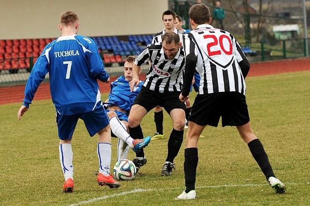 Tucholanka (jednolite stroje) przegrała w sobotę pierwszy mecz w rundzie wiosennej.
