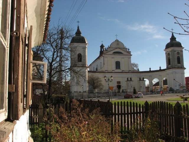 To widok z okien domu przy placu Czarnieckiego 10. To jedyny tego typu obiekt zachowany bez zmian i przeróbek w Tykocinie.