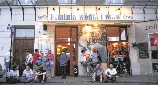 Ciągłe hałasy, pijani turyści i brudne ulice - tak wygląda codzienność na krakowskim Kazimierzu 