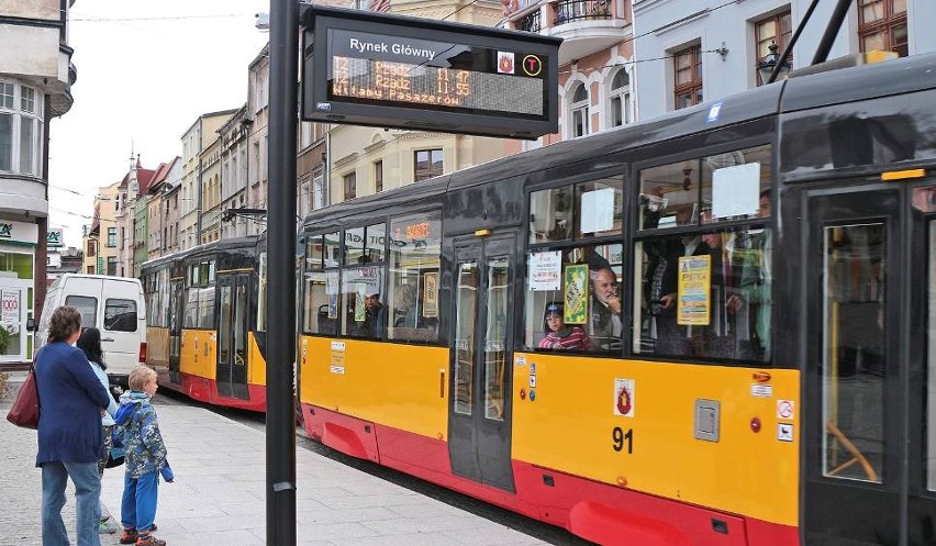 Jak kursują autobusy i tramwaje MZK w Wielkanoc 2018 w Grudziądzu? Sprawdź [rozkłady jazdy]