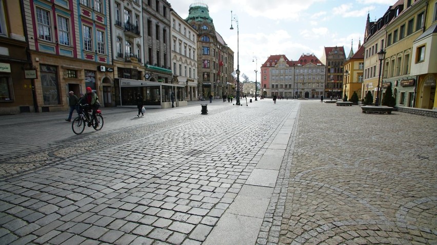 Tak wygląda Wrocław. Zobacz zdjęcia opustoszałego miasta!