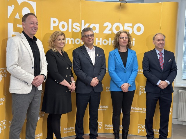 Kandydaci Polski 2050 Szymona Hołowni do Sejmiku Mazowsza. Od lewej: Jarosław Dybus, Anna Kwiatkowska-Staniak, Cezary Brymora, Joanna Pajączkowska i Paweł Długosz.