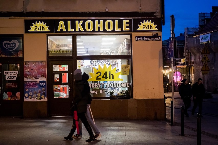 W sklepie stacjonarnym alkohol jest "produktem pierwszej...