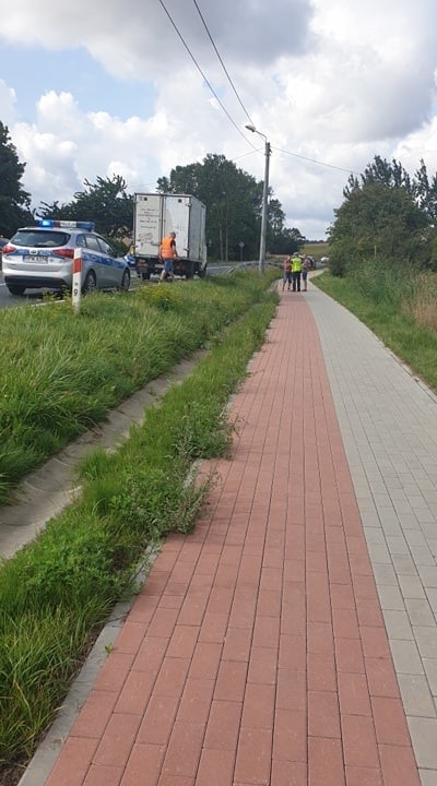 Wypadek na krajowej "11" w Łęknie. Bus uderzył w renault [zdjęcia]  