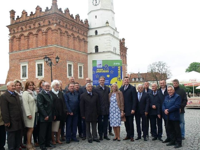 Adam Jarubas, były marszałek województwa spotkał się z mieszkańcami Sandomierza. Poparcie od burmistrza (ZDJĘCIA, WIDEO) 