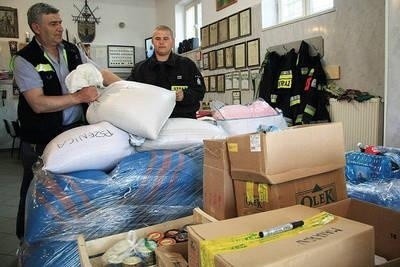 Dary dla powodzian z Woli Rogowskiej zgromadzono w remizie Ochotniczej Straży Pożarnej w Bibicach Fot. Piotr Subik