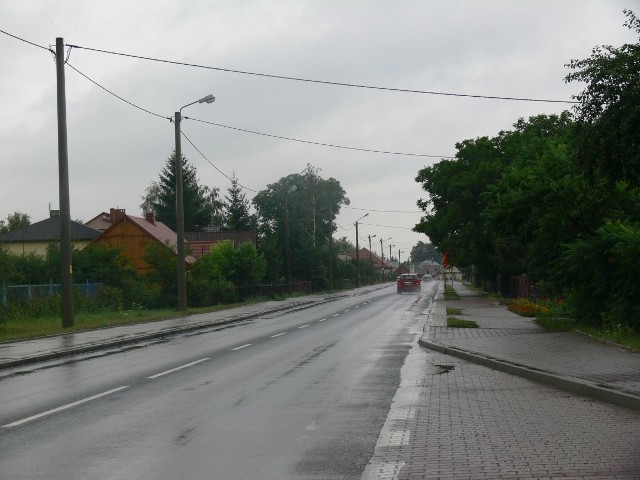 Zakaz wyprzedzania na terenie osiedla Wielowieś ma obowiązywać na odcinku od sygnalizacji świetlnej do cmentarza, gdzie znajduje się także przystanek autobusowy.