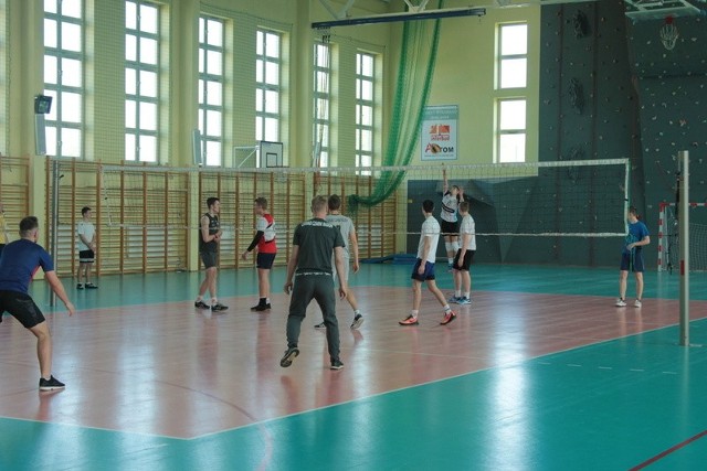 Pokazowa rozgrzewka i trening siatkarzy Cerrad Czarnych Radom odbyła się w hali Zespołu Szkół numer 2 w Przysusze.