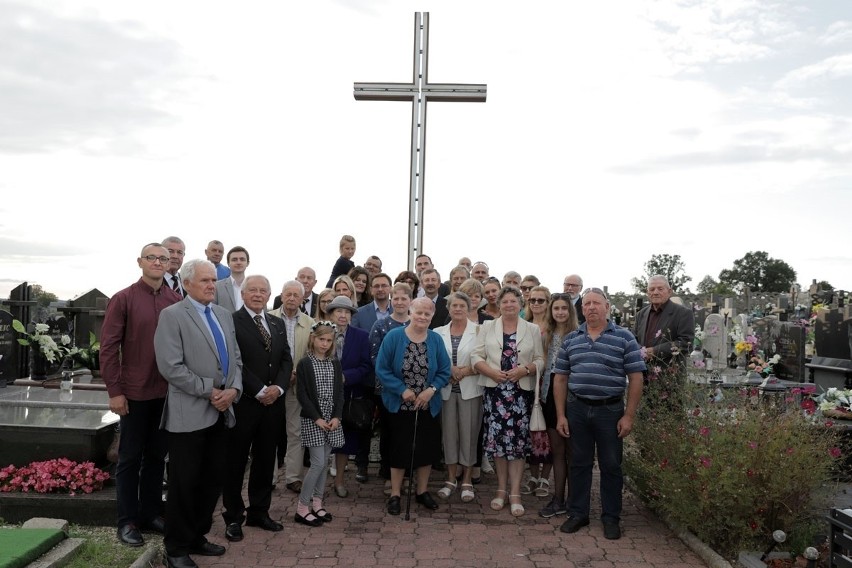 Krzyż pojednania w Radomicach. Upamiętniono ofiary pancernej bitwy